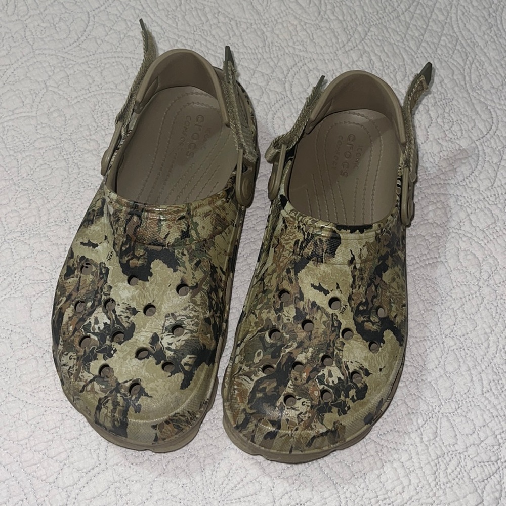 Mens Iconic Comfort Camo Crocs size 9